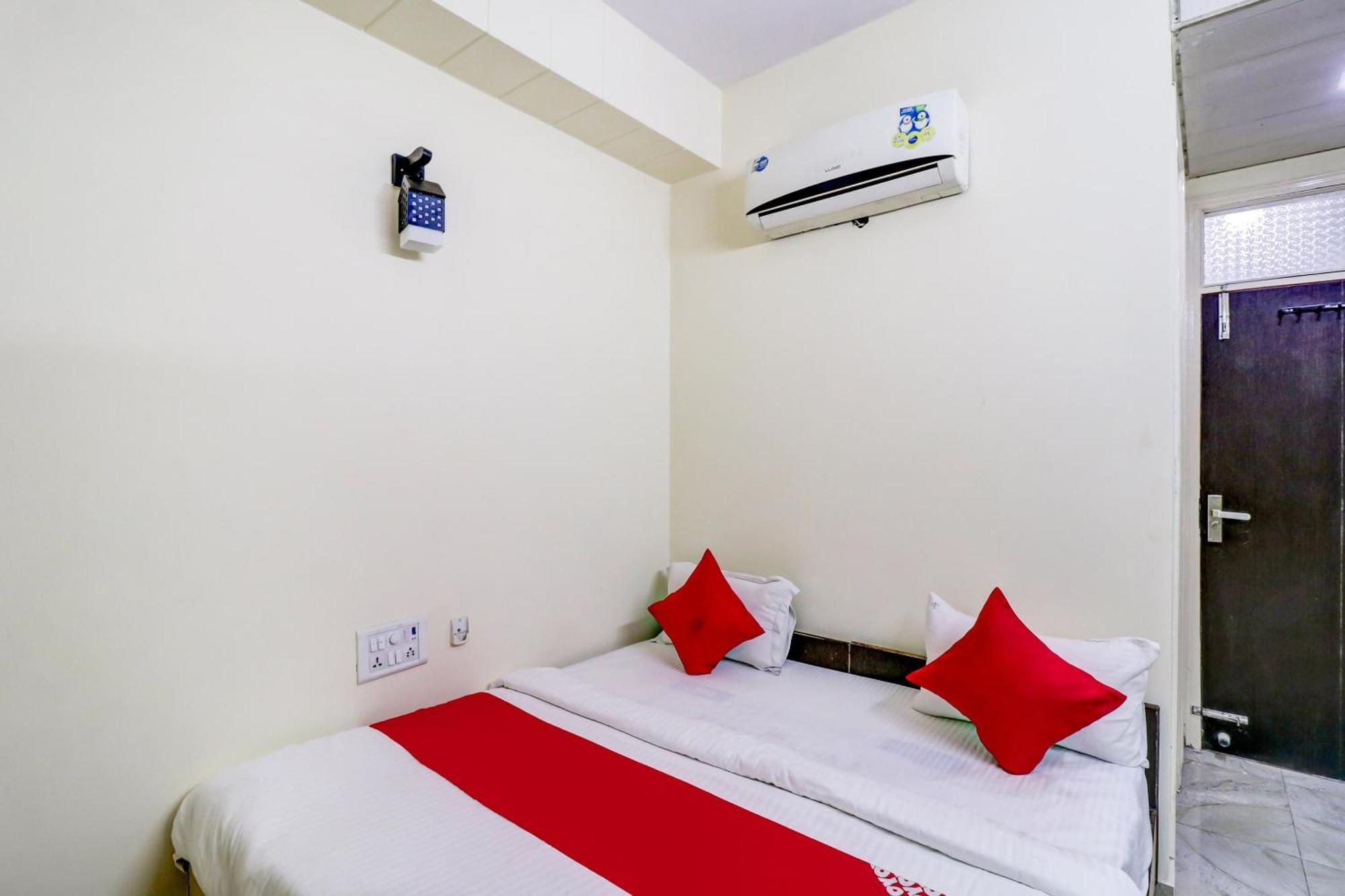 Hotel O Rs Hotels Near Pitampura Metro 델리 외부 사진