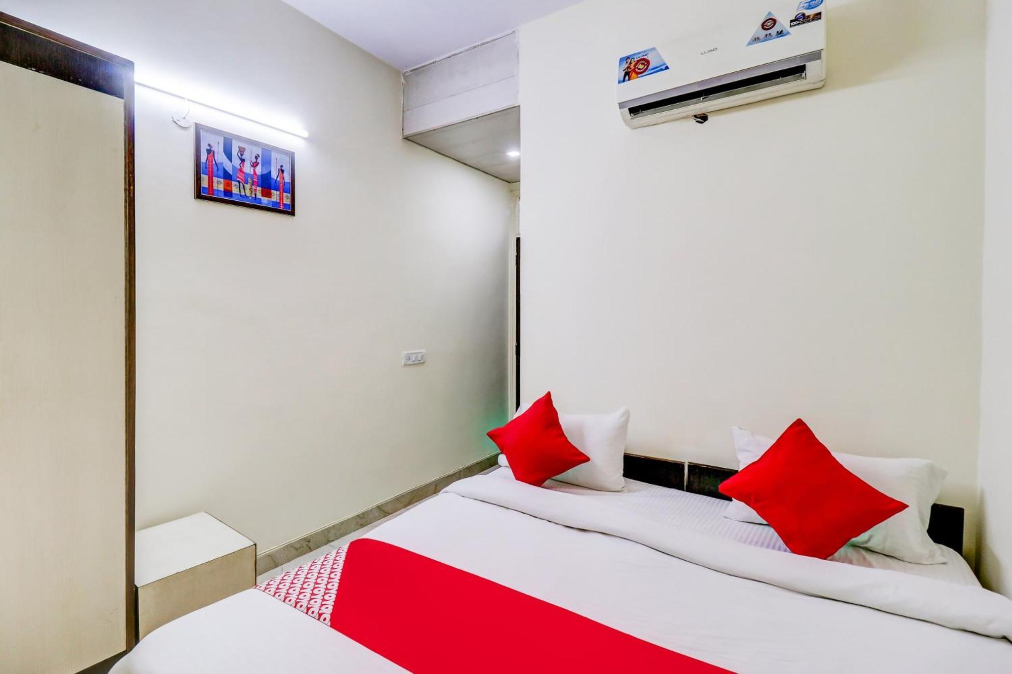 Hotel O Rs Hotels Near Pitampura Metro 델리 외부 사진